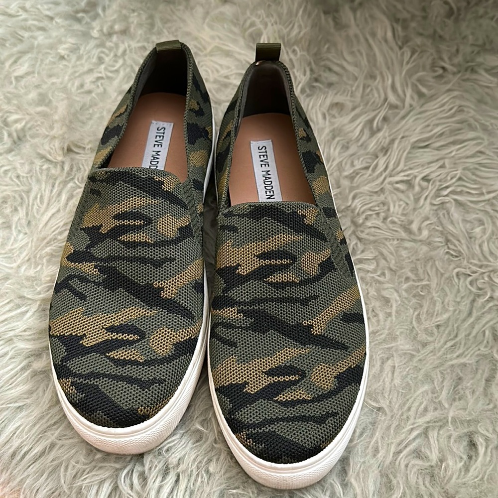 Steve Madden Camo Platform Slides - 9m - image 1